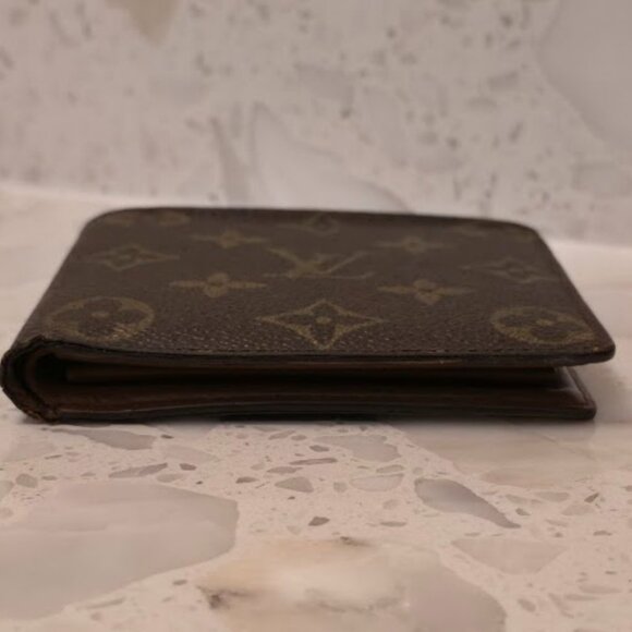 Authentic Louis Vuitton Men's Wallet - Picture 5 of 15
